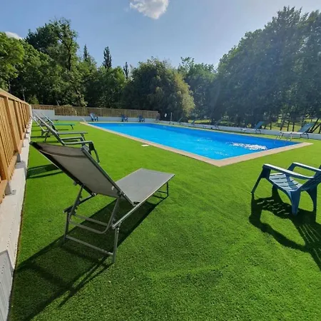3 Etoiles - Piscine - Eeeghd